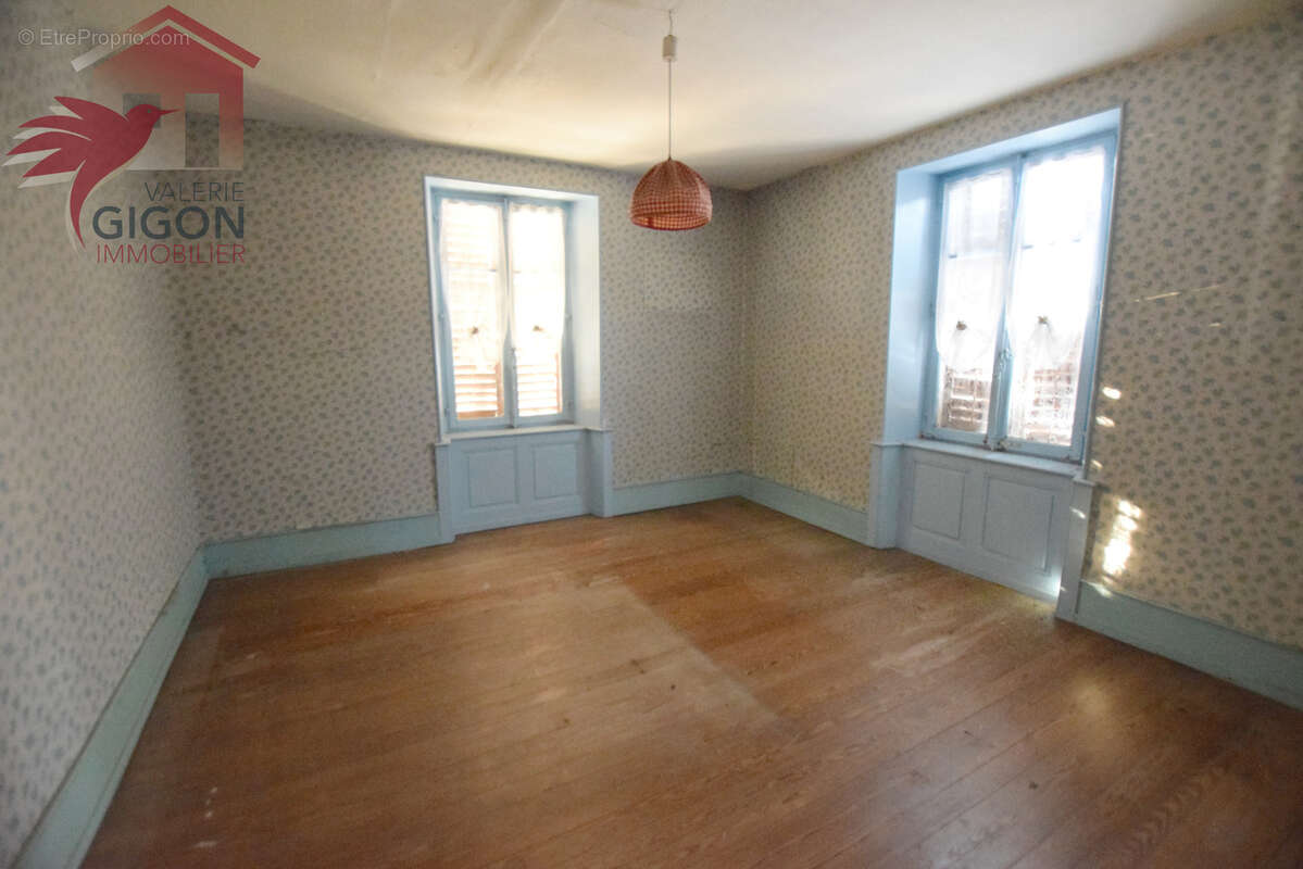 Maison à VIEUX-CHARMONT