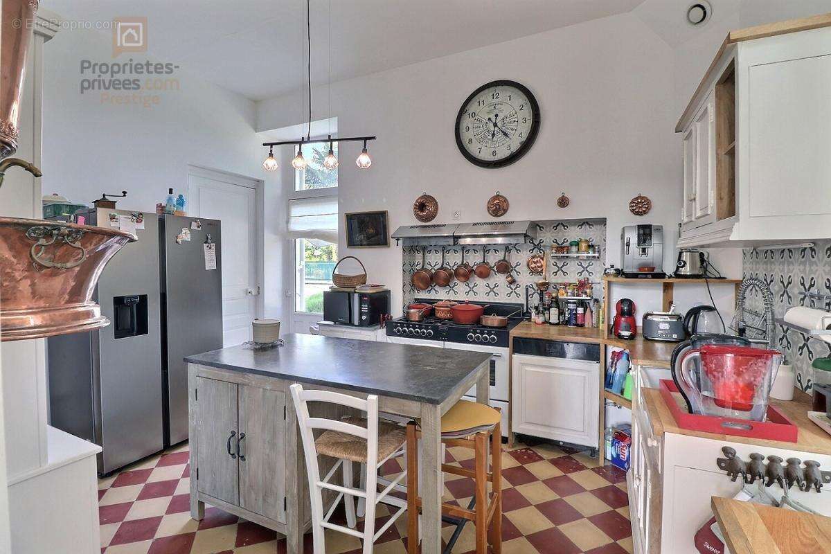 Maison bourgeoise de 380 m2 sur 3 niveaux avec de nombreuses possibilités - photo 13