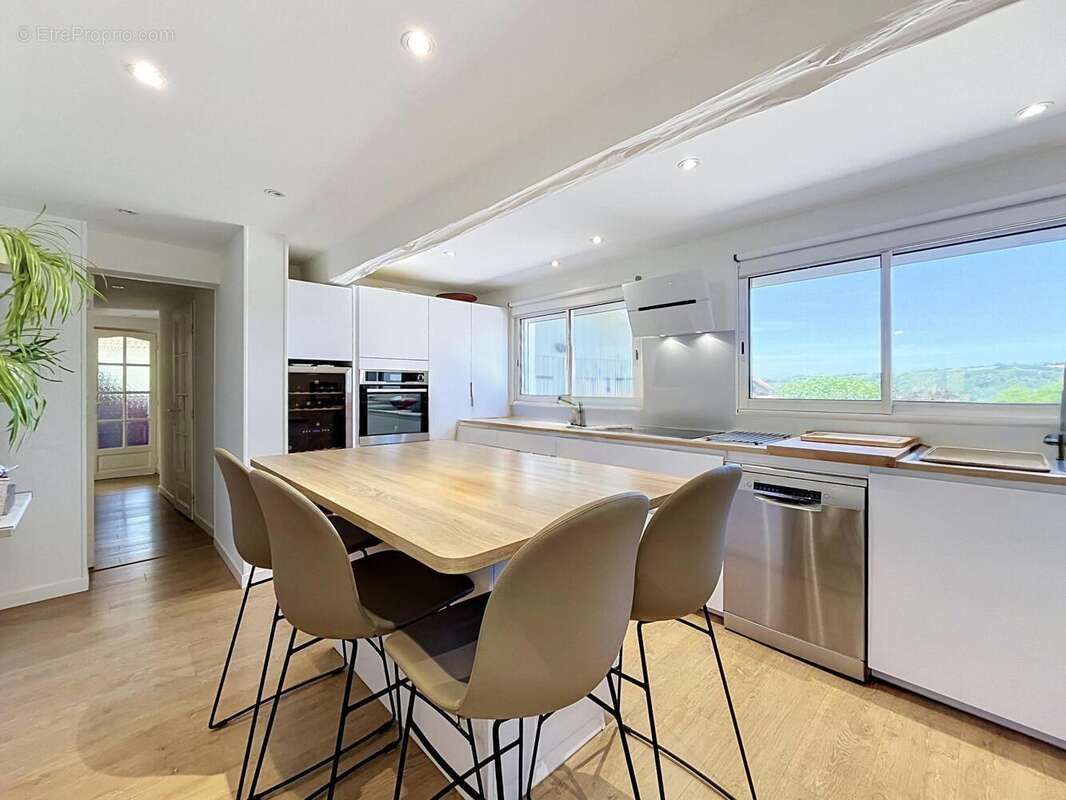 Maison 180 m² à La Bastide-De-Besplas  - photo 3
