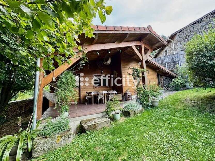 Maison à SAINT-REMY-SUR-DUROLLE