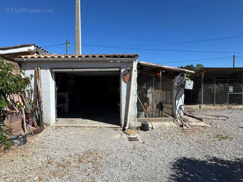 Vente Maison de Plain-Pied T5-4 avec Piscine et Garages – Peyruis (04) - photo 31