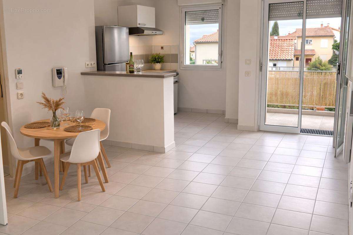 ROQUETTES : Pour investisseur: appartement loué Type 2 avec parking - photo 3