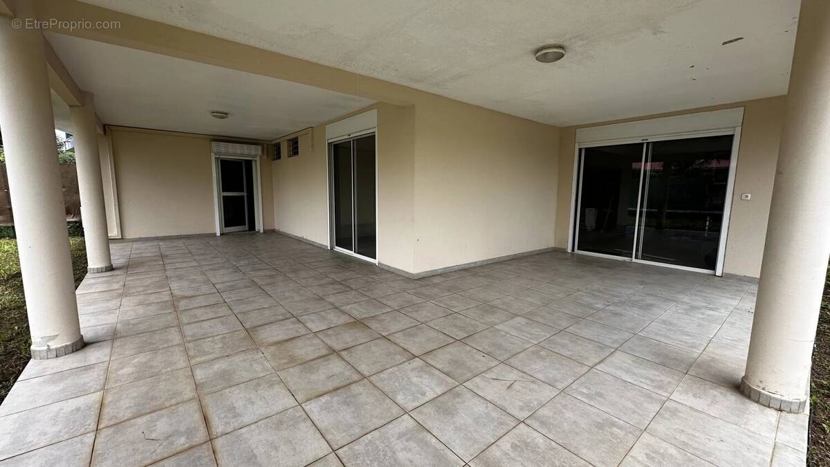 Appartement à REMIRE-MONTJOLY