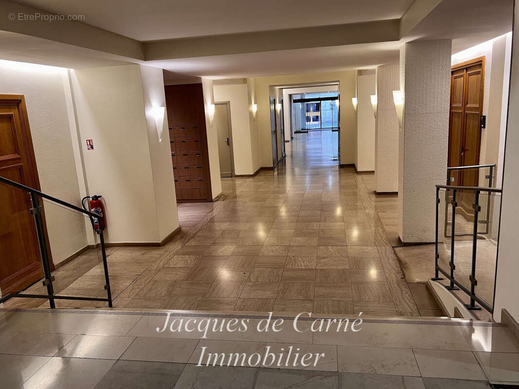 Commerce à PARIS-16E