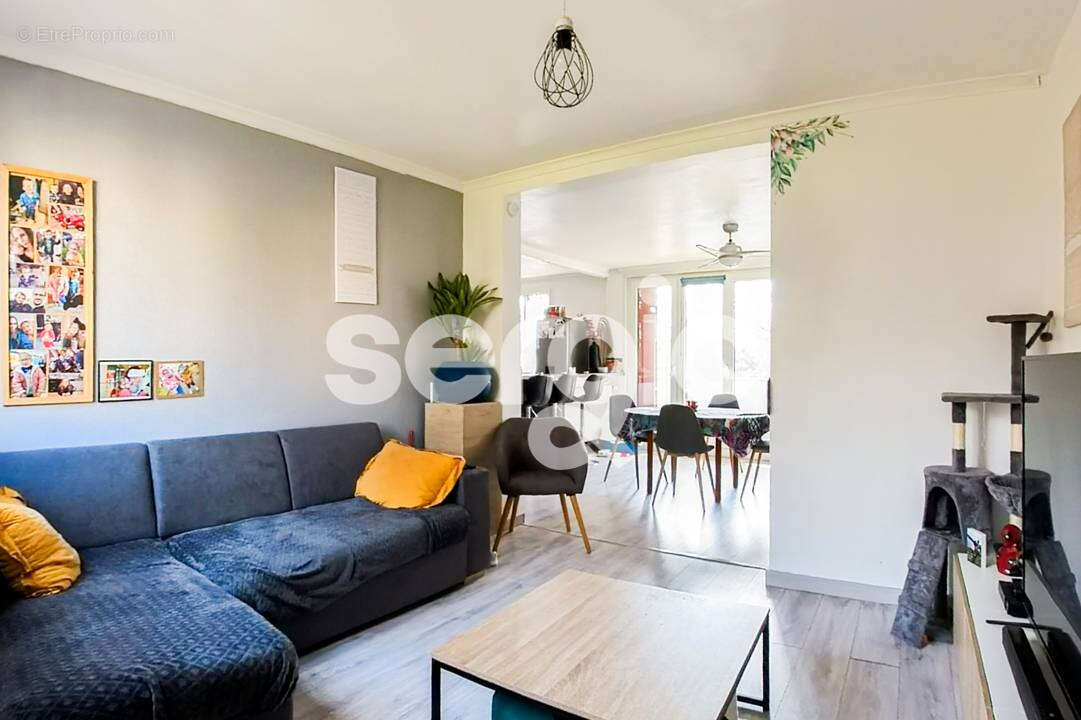 Appartement à SAINTE-GENEVIEVE-DES-BOIS