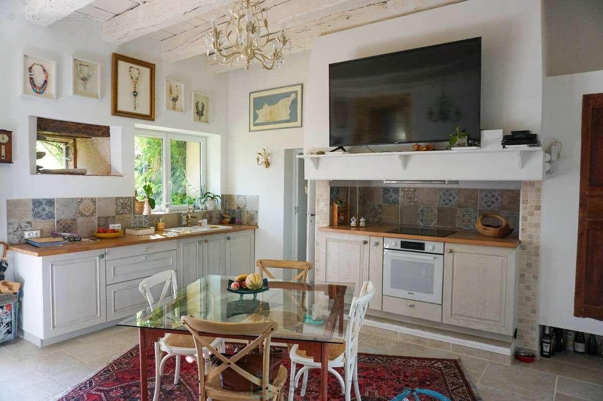 Charmante maison en pierre du XVIIe siècle située au coeur du paisible et pittoresque Périgord vert. - photo 8