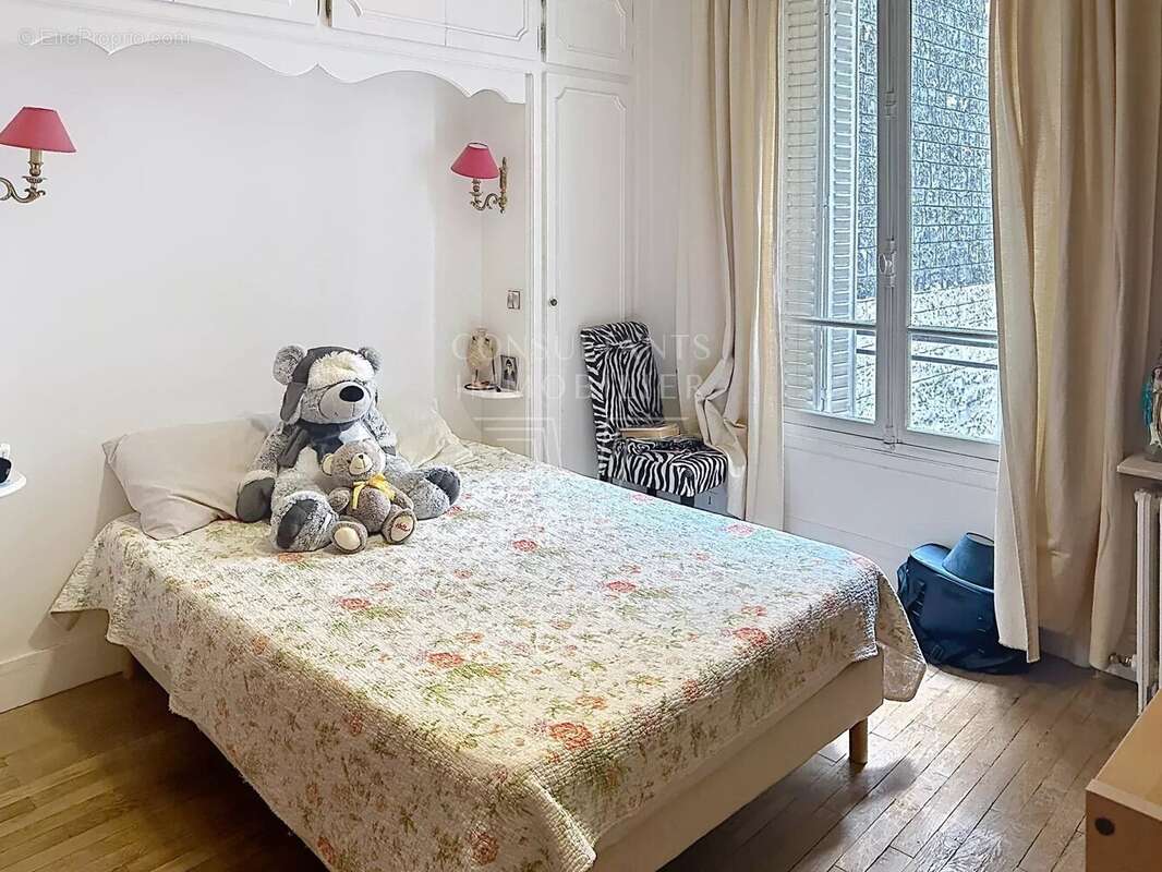 Appartement à PARIS-7E