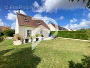 Maison à LE PLESSIS-BELLEVILLE