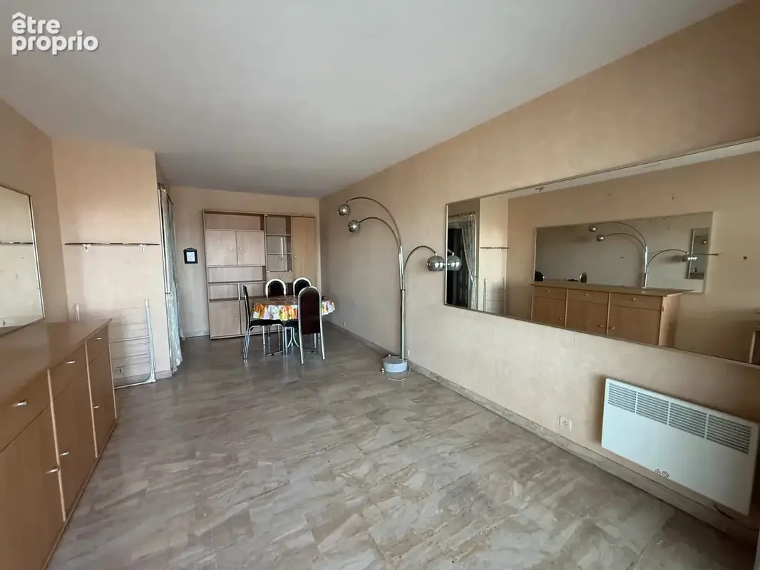 Cannes Centre : Appartement 2 pièces de 49 m² avec terrasse de 16 m² et aperçu mer, à rénover - photo 6