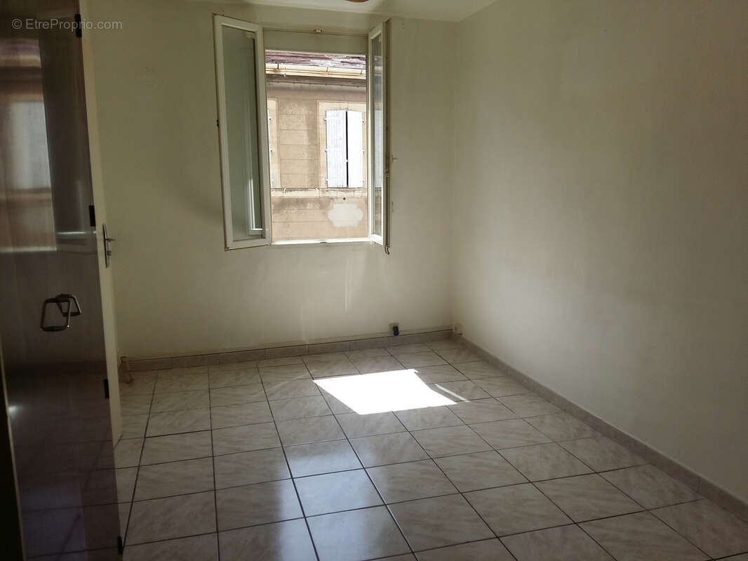 Appartement à MARSEILLE-3E
