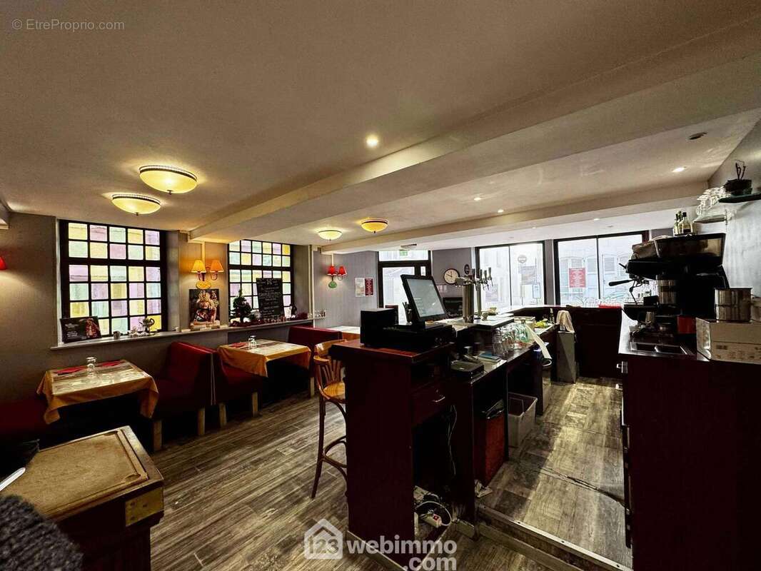 Sortie directe de la cuisine sur la salle principale - Commerce à LAON