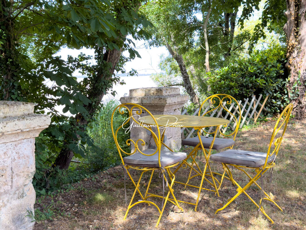 Maison 242 m² à Saint-Andre-De-Cubzac  - photo 5