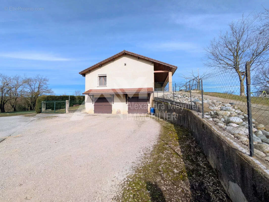 Maison à SAINT-ANTOINE-L'ABBAYE