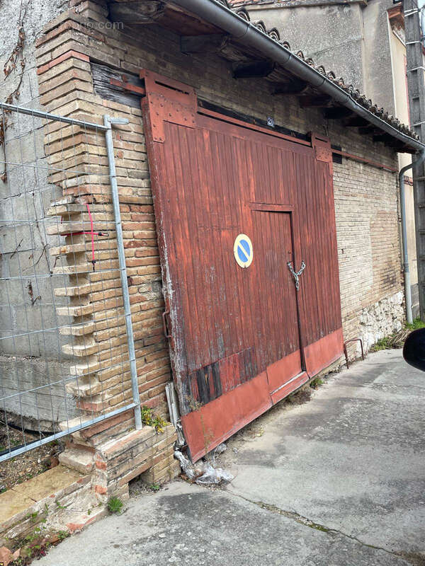 Parking à BEAUMONT-DE-LOMAGNE