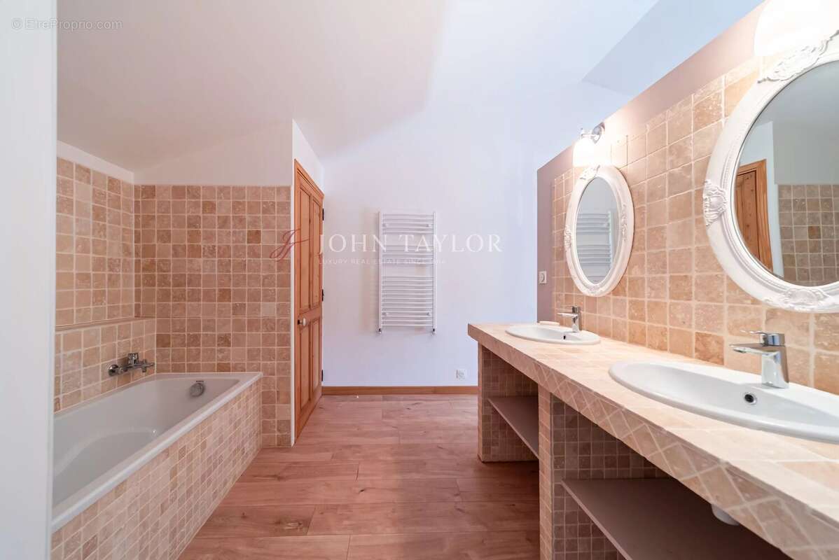 Maison à PERNES-LES-FONTAINES