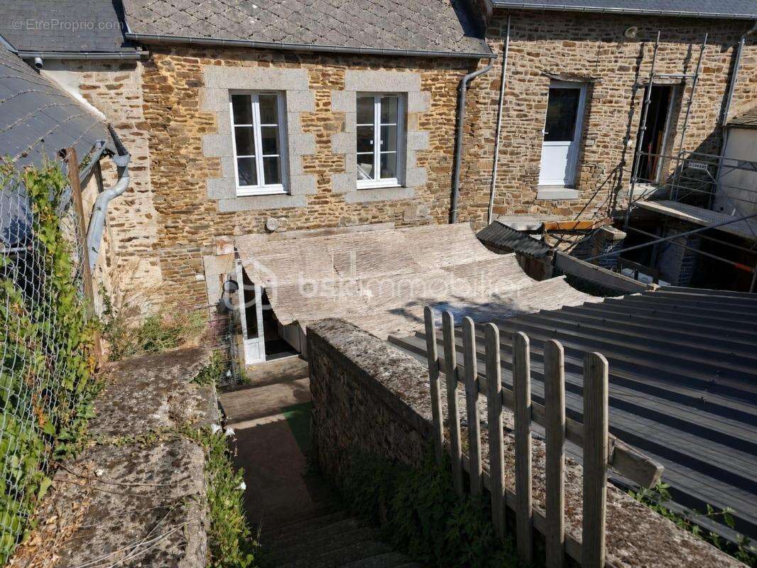 Maison de ville rénovée – 3 chambres – Terrasse et jardin – Saint-James - photo 14