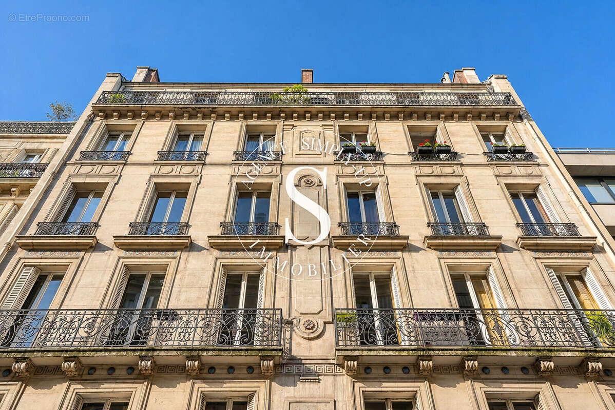 Appartement à PARIS-8E