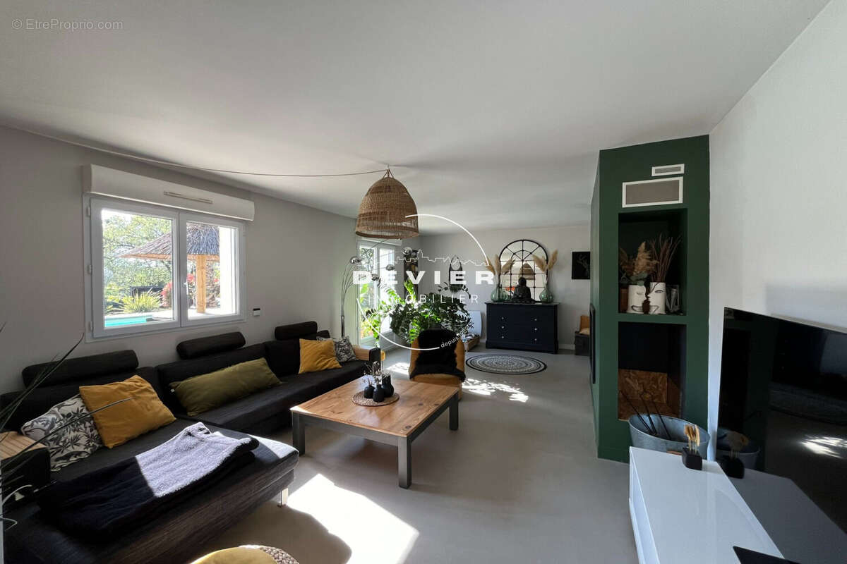 Maison à SAINT-JEAN-DE-CORNIES