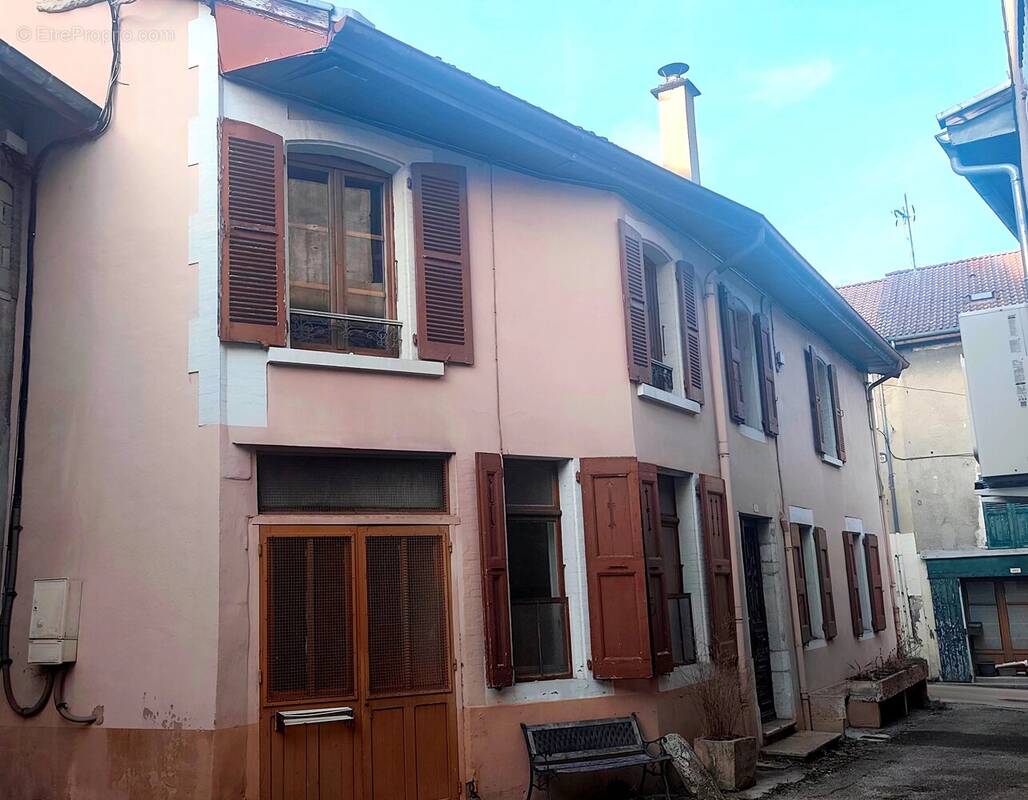 Maison à SAINT-GEOIRE-EN-VALDAINE