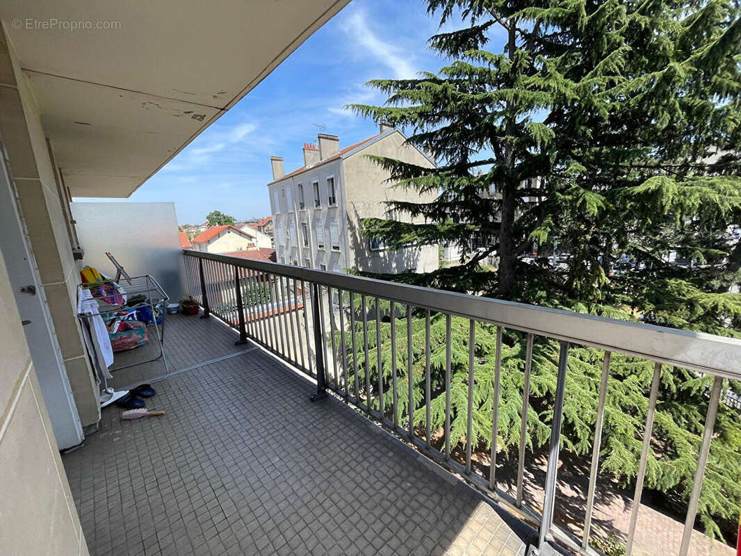 Appartement à LES PAVILLONS-SOUS-BOIS