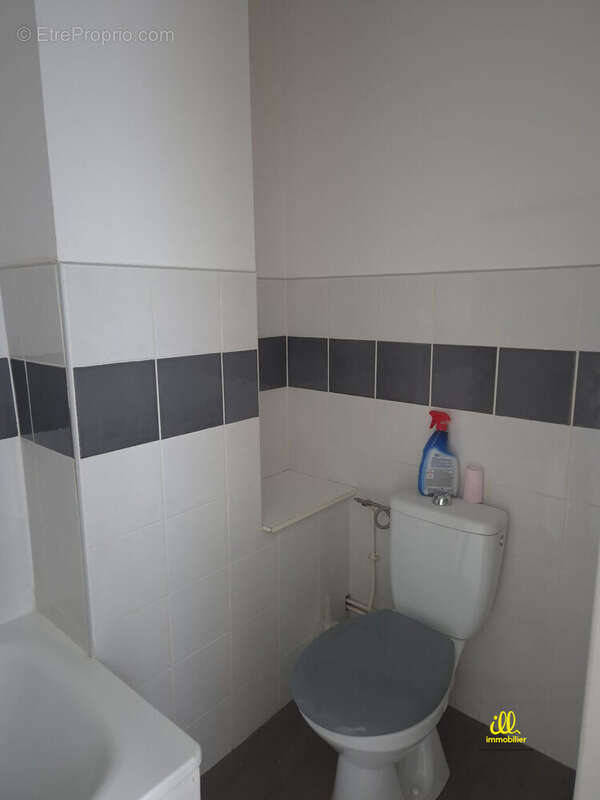 sdb - Appartement à CHARLEVILLE-MEZIERES