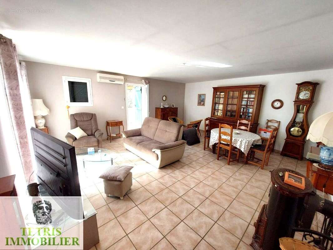 Maison à LA TOUR-D&#039;AIGUES