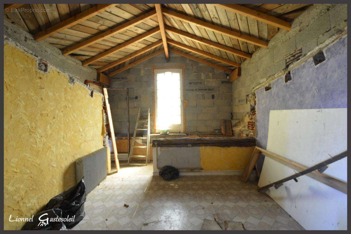 Ensemble deux maisons à rénovées en integralité à vendre avec terrain sur la communes  LIGUEUX (33) - photo 11