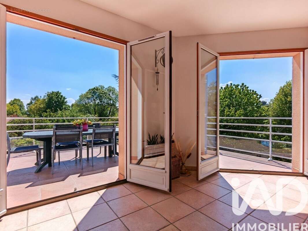 Photo 4 - Maison à NEYRON