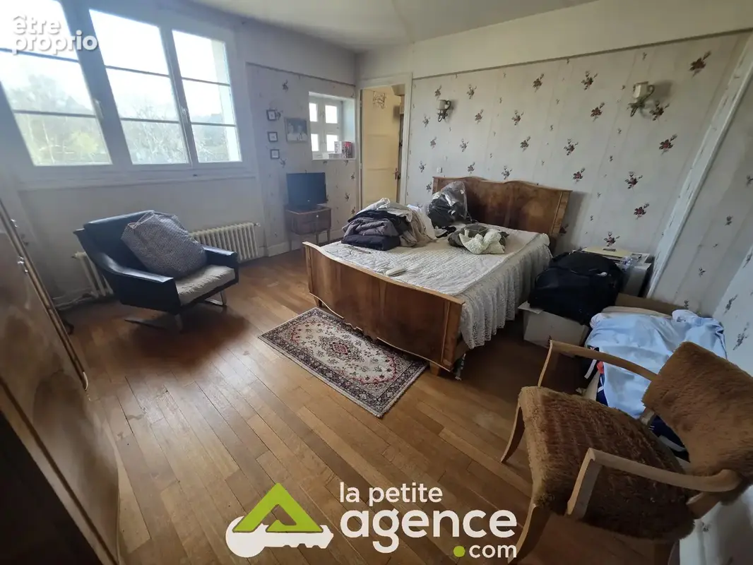 DUN SUR AURON : Belle maison comprenant cinq chambres édifiée sur 1570 m2 de terrain clos et arboré sur sous-s - photo 10