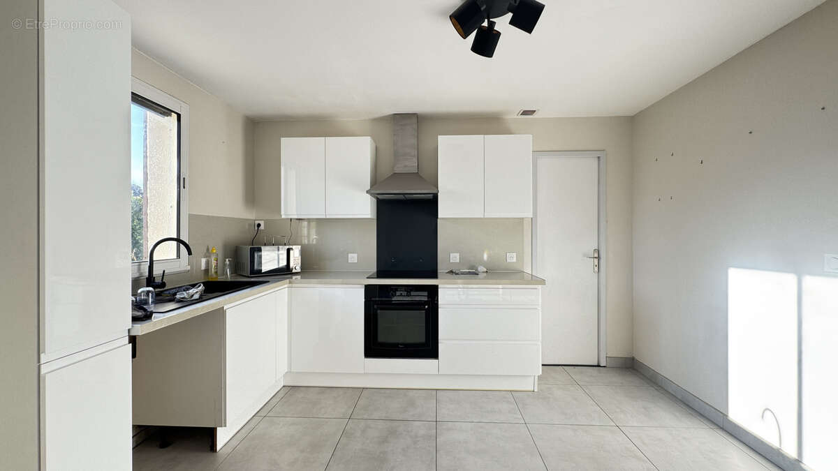 Maison à SAINT-LAURENT-DE-LA-SALANQUE