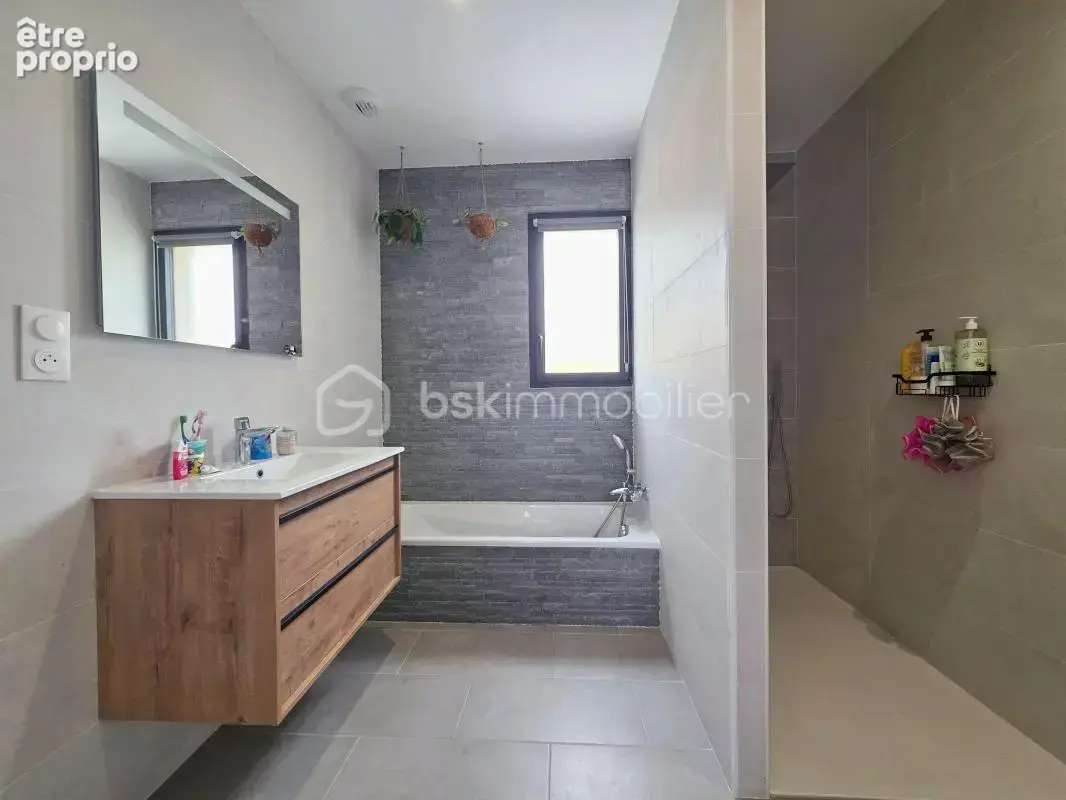 Maison contemporaine de 2023 avec 1 861 m² de terrain - photo 9