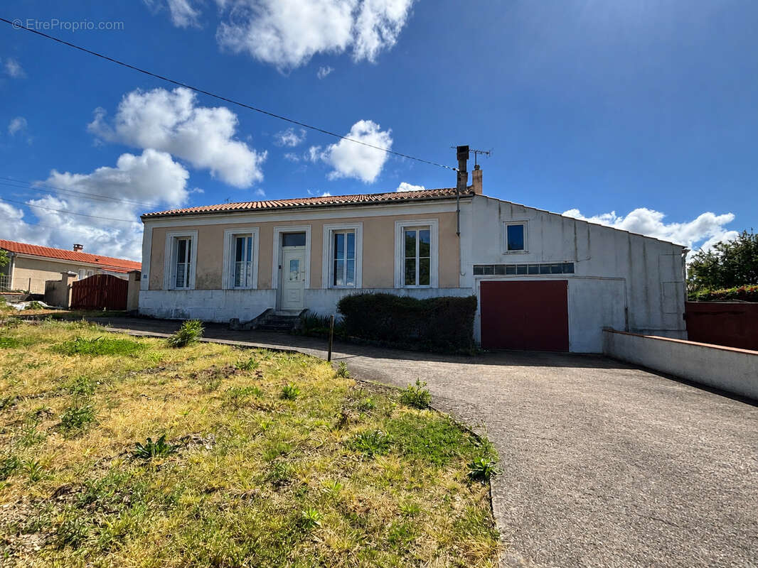 Maison à TONNAY-CHARENTE