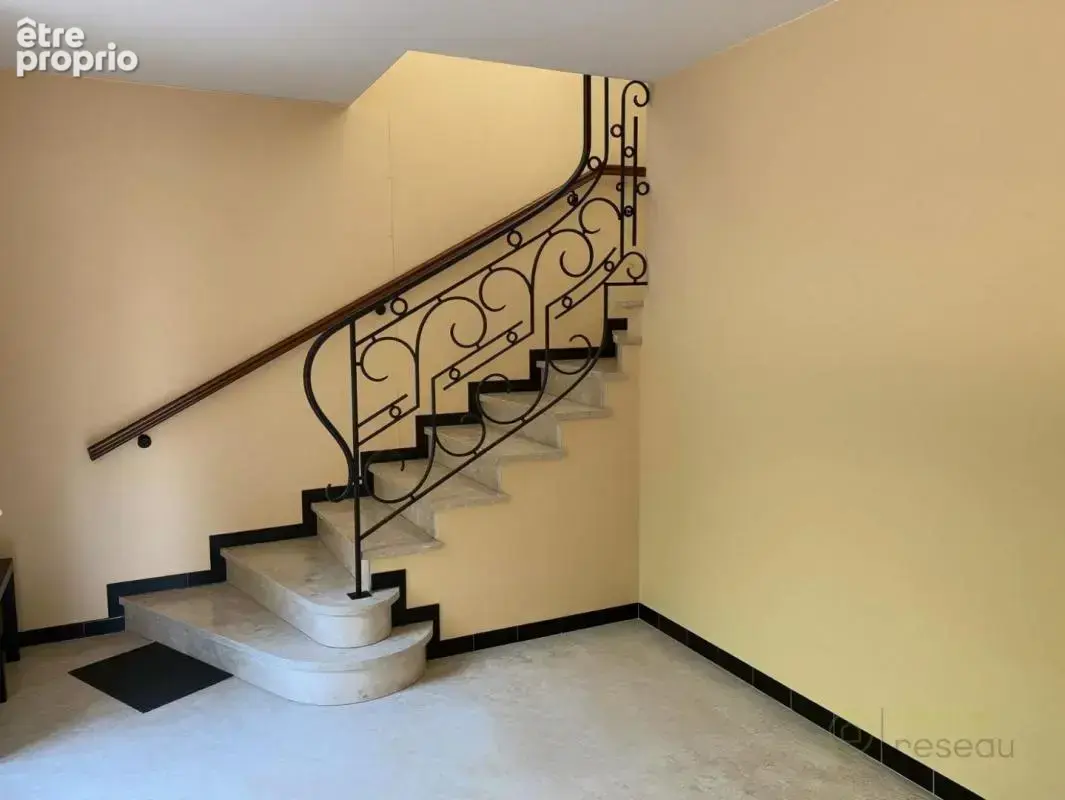Maison 216 m² à Nimes  - photo 4