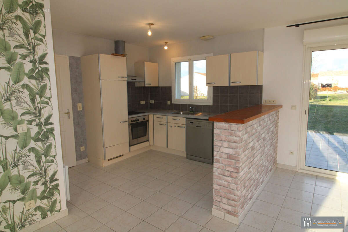 Maison à SAINT-GENIS-DE-SAINTONGE