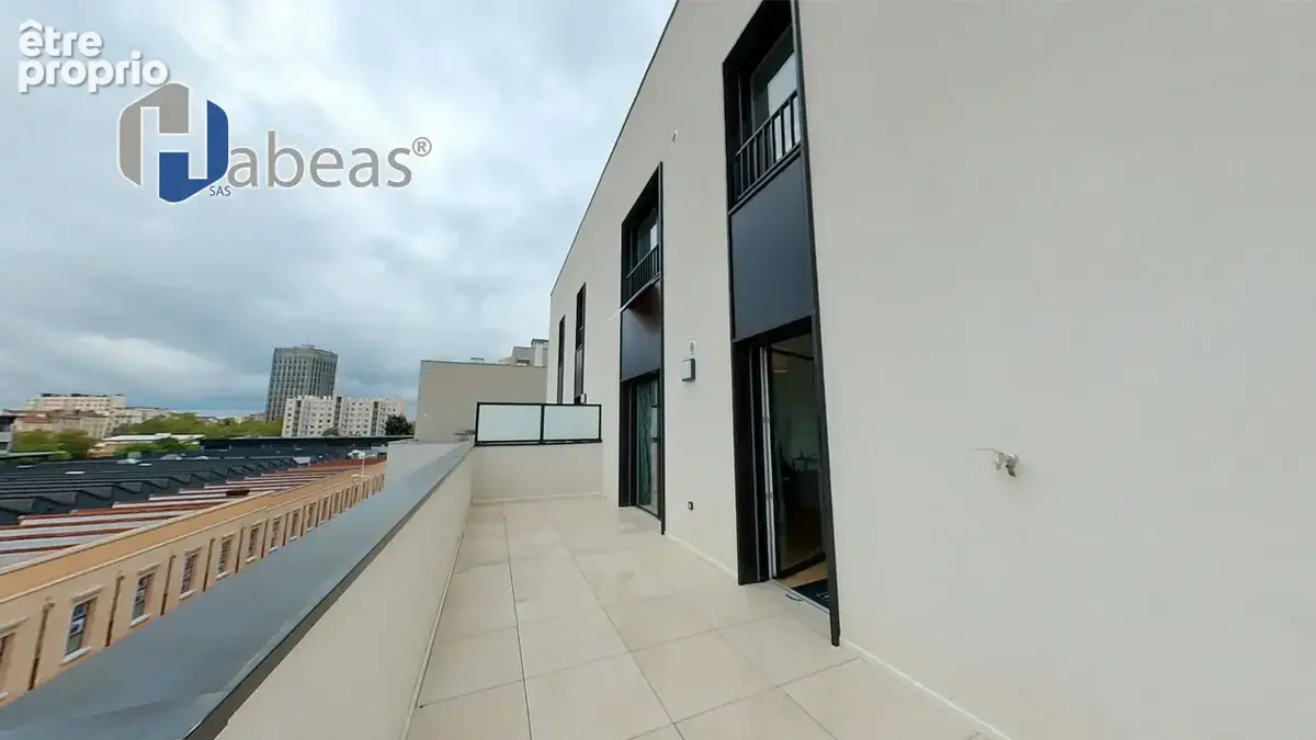 Élégant T3 Duplex avec 2 Loggias à Villeurbanne - photo 3