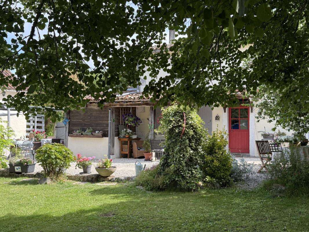 Maison à COMBIERS