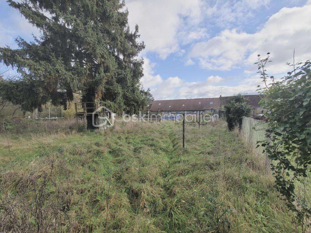 Maison à VILLETHIERRY