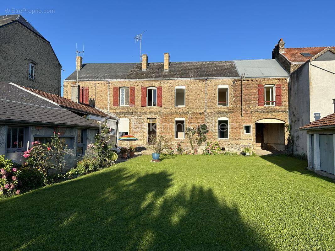 Ensemble immobilier - photo 1