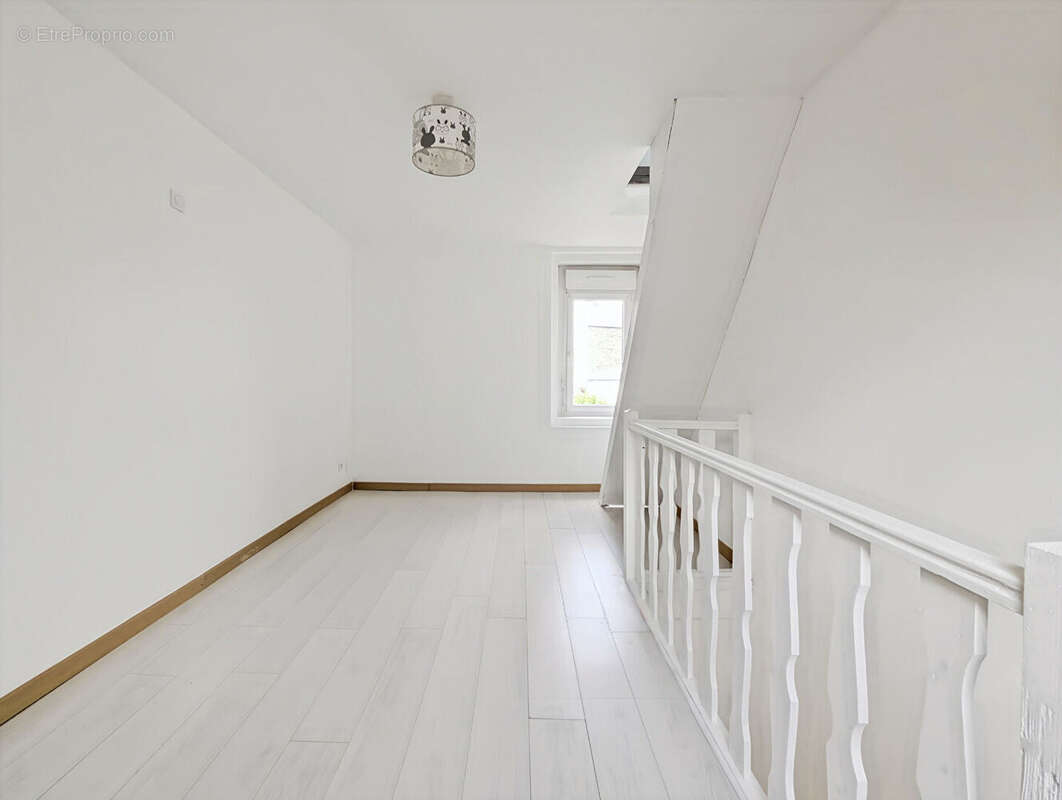Maison au coeur de Montreuil-sur-Ille - Gare à pied  -  3 niveaux - 27 m2 - photo 14