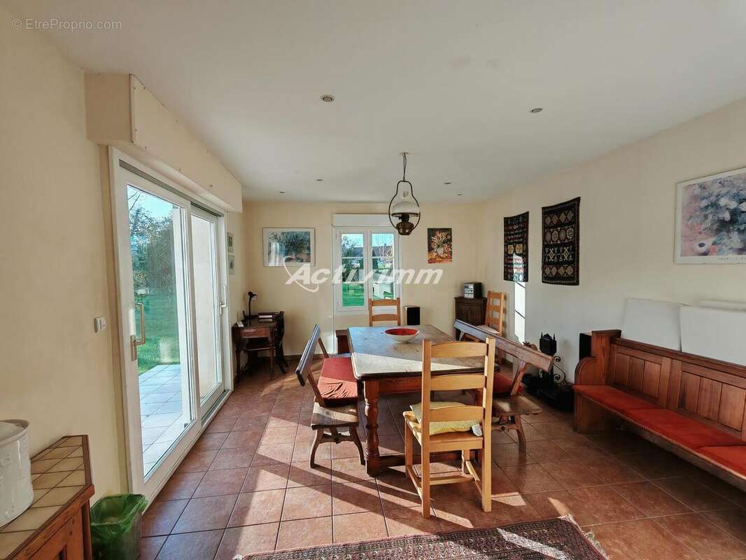 4275 42 - Maison à HESDIN