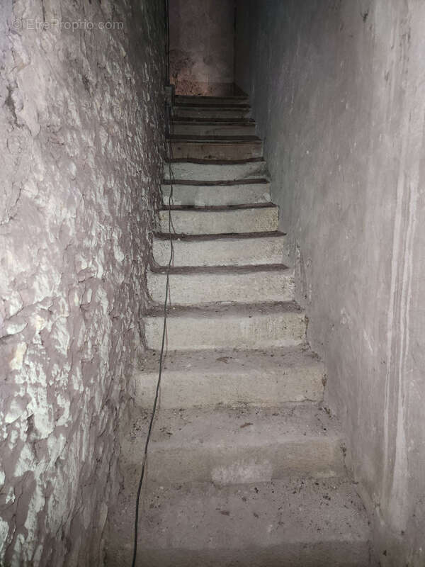 Maison à SAINTE-CECILE-LES-VIGNES