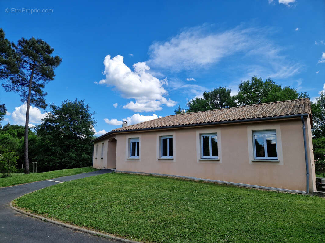 Maison à NOTRE-DAME-DE-SANILHAC