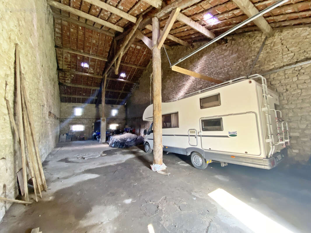 Parking à BROUSSEY-RAULECOURT