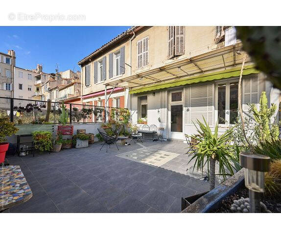 Appartement à MARSEILLE-6E