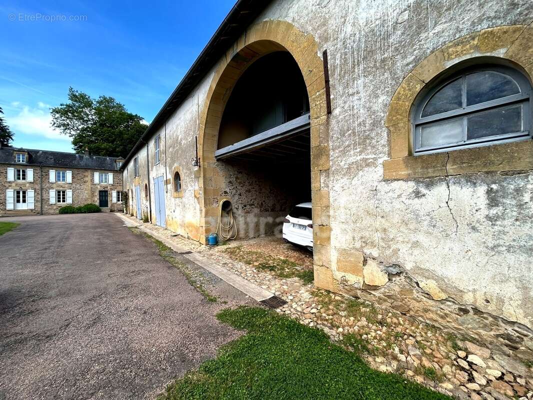 Maison de maitre à vendre 13 pièces LANOUAILLE (24) 2.6 hectares - photo 8