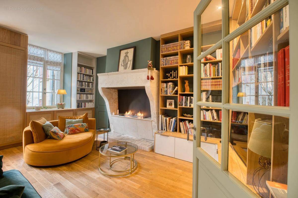 Maison à VIC-SUR-SEILLE