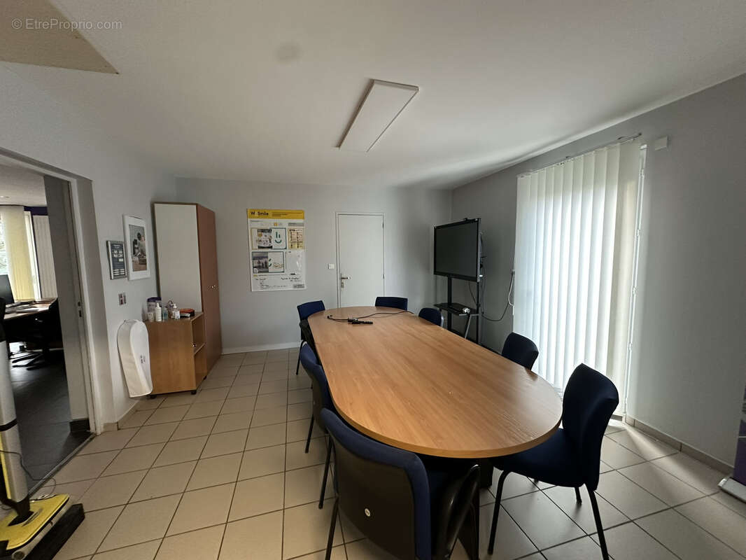 Commerce à SAINT-JUST-MALMONT