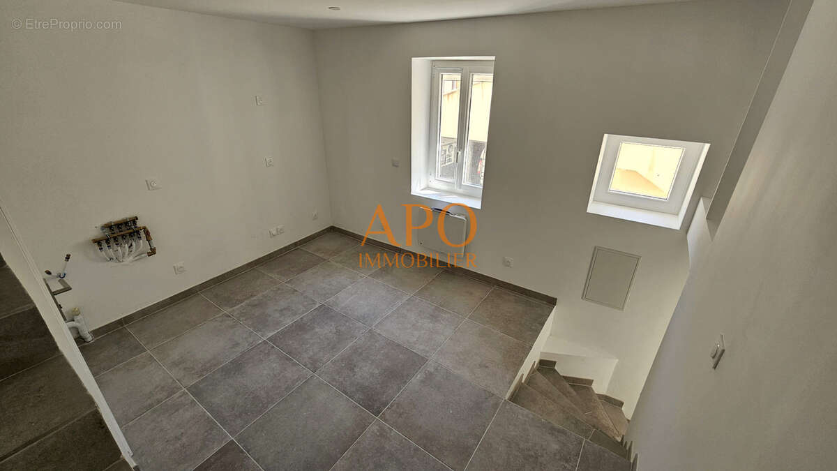 Gignac-la-Nerthe maison de village 90 m2 avec pouvoir locatif, T4 + studio + atelier - photo 3