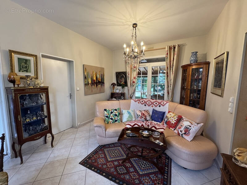 Maison à LES PEINTURES