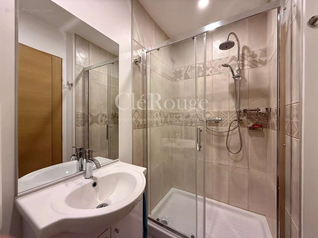 Eymet – Immeuble de rapport au cœur de la bastide avec maison, studio et local commercial - photo 9